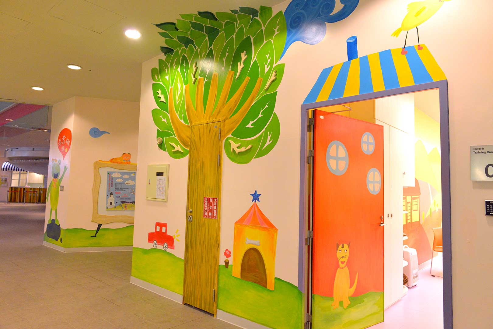 研習教室外牆可愛插畫