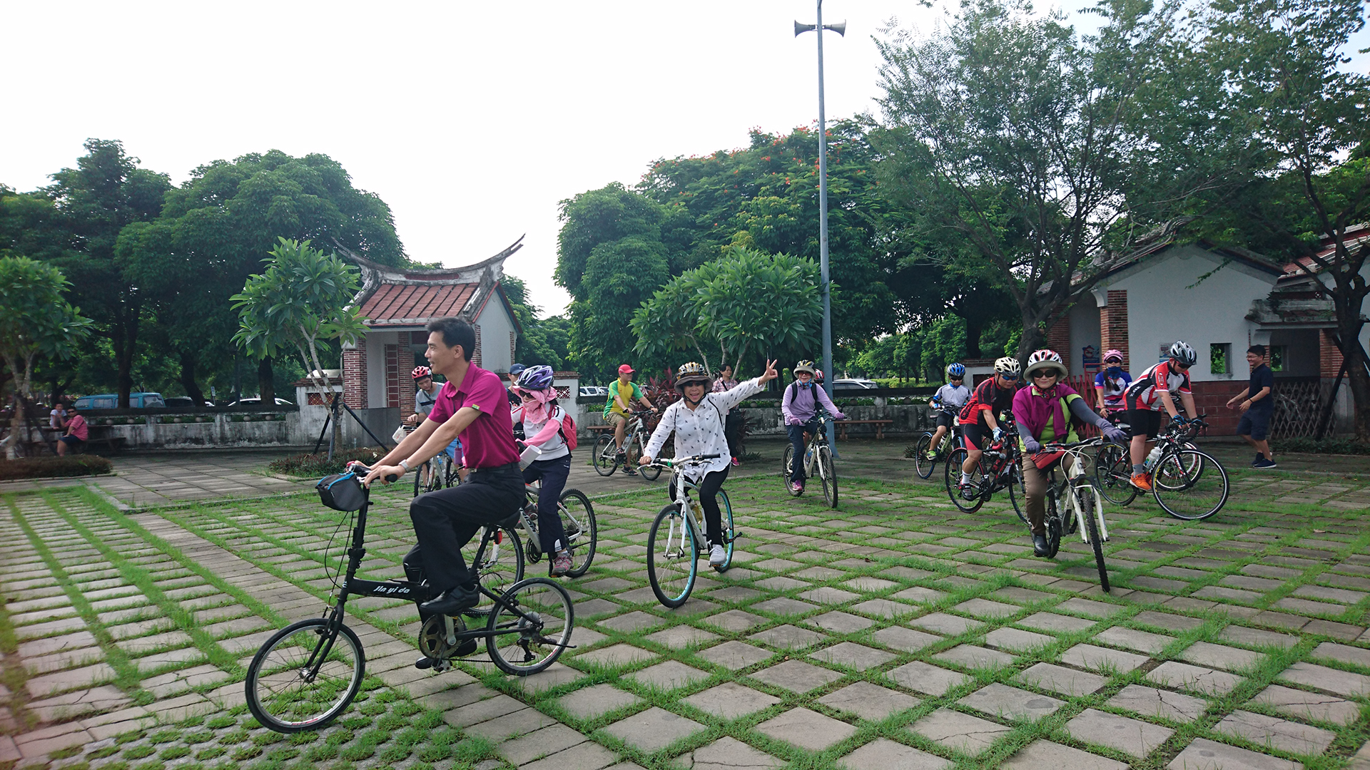 腳它車隊出發照