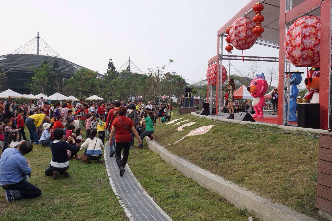 噴泉廣場舞台戶外演出活動