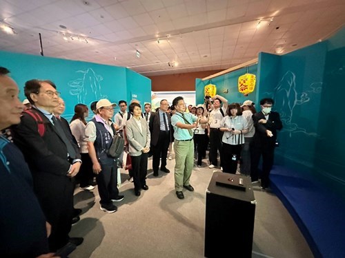 策展人林開世老師展場導覽