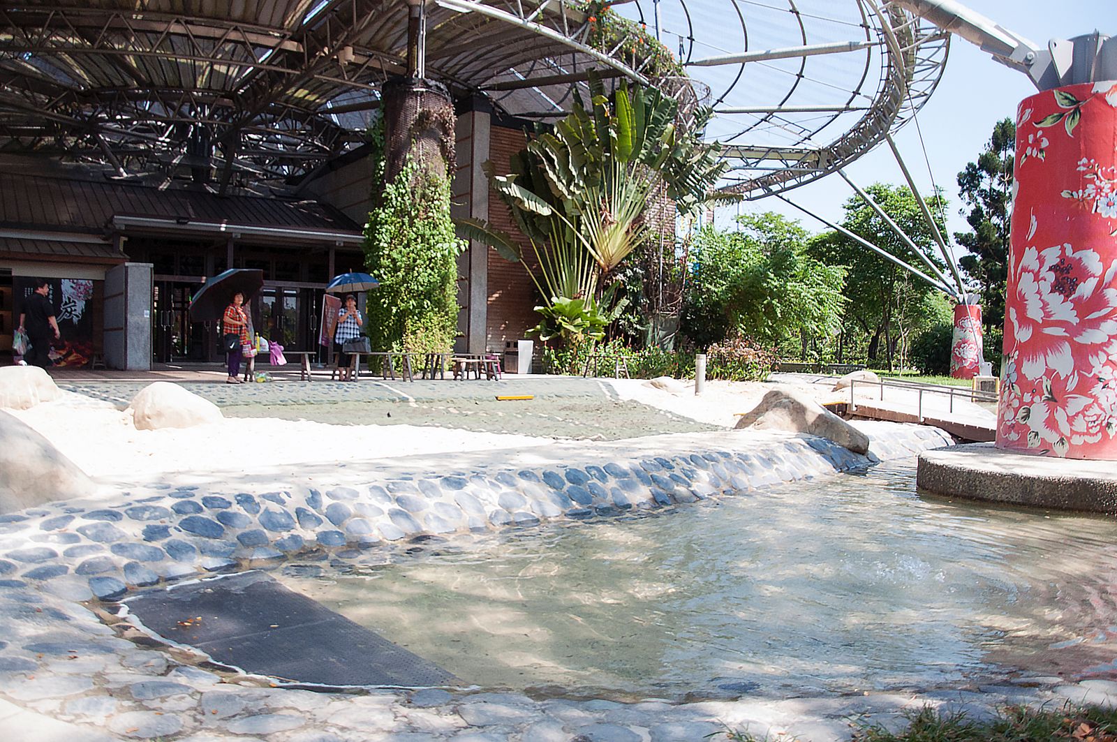 兒童遊戲場沙坑區水池一隅 兒童遊戲場沙坑區水池一隅