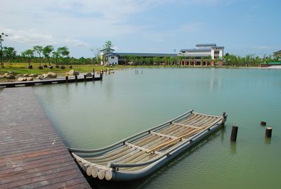 木棧道與大池