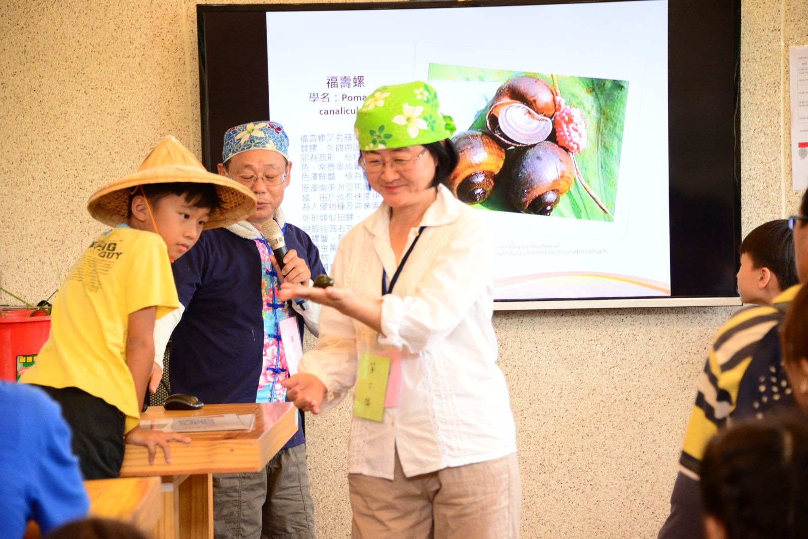 水田觀察解說老師特寫