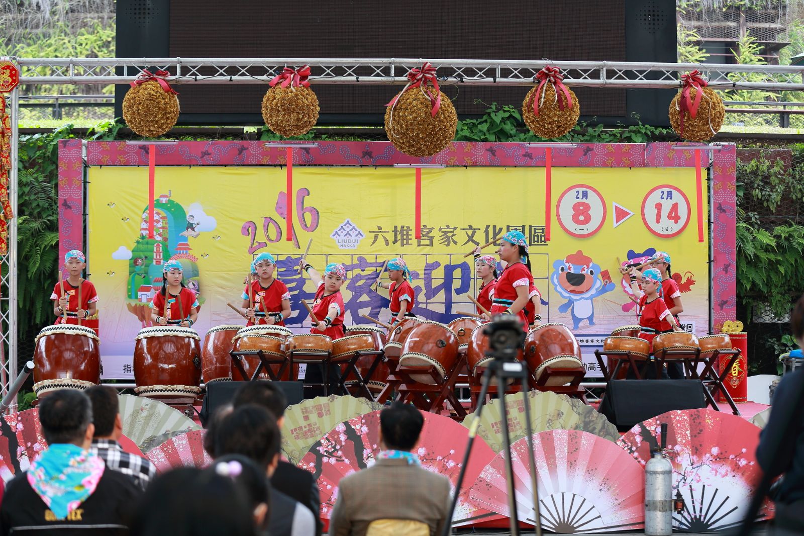 噴泉廣場舞台打鼓演出