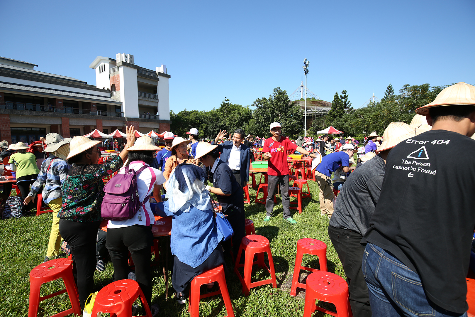 民眾準備就坐參與活動