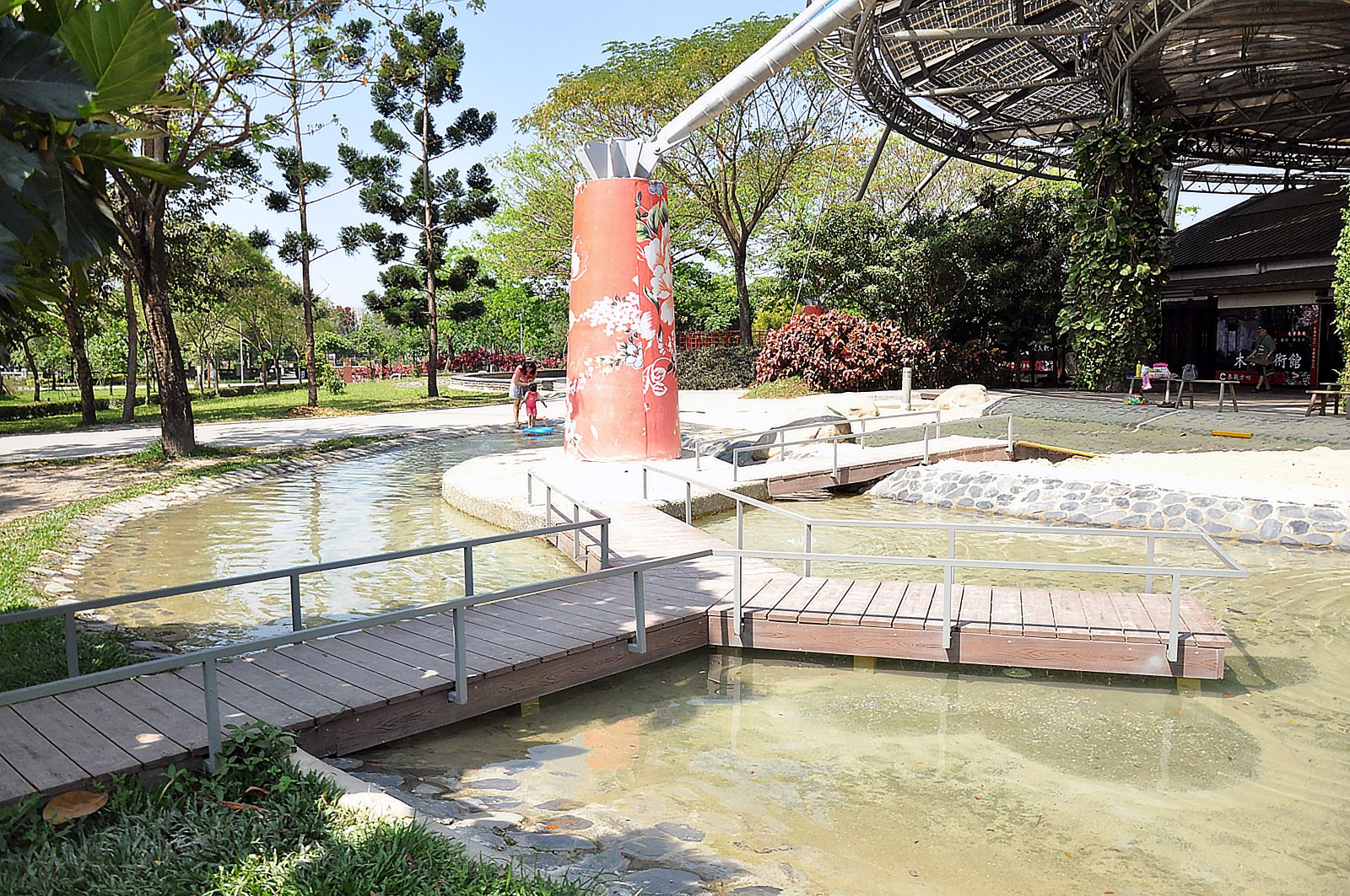 兒童遊戲場沙坑區小橋特寫 兒童遊戲場沙坑區小橋特寫