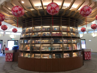 遊客服務中心收藏客家相關文宣品展示