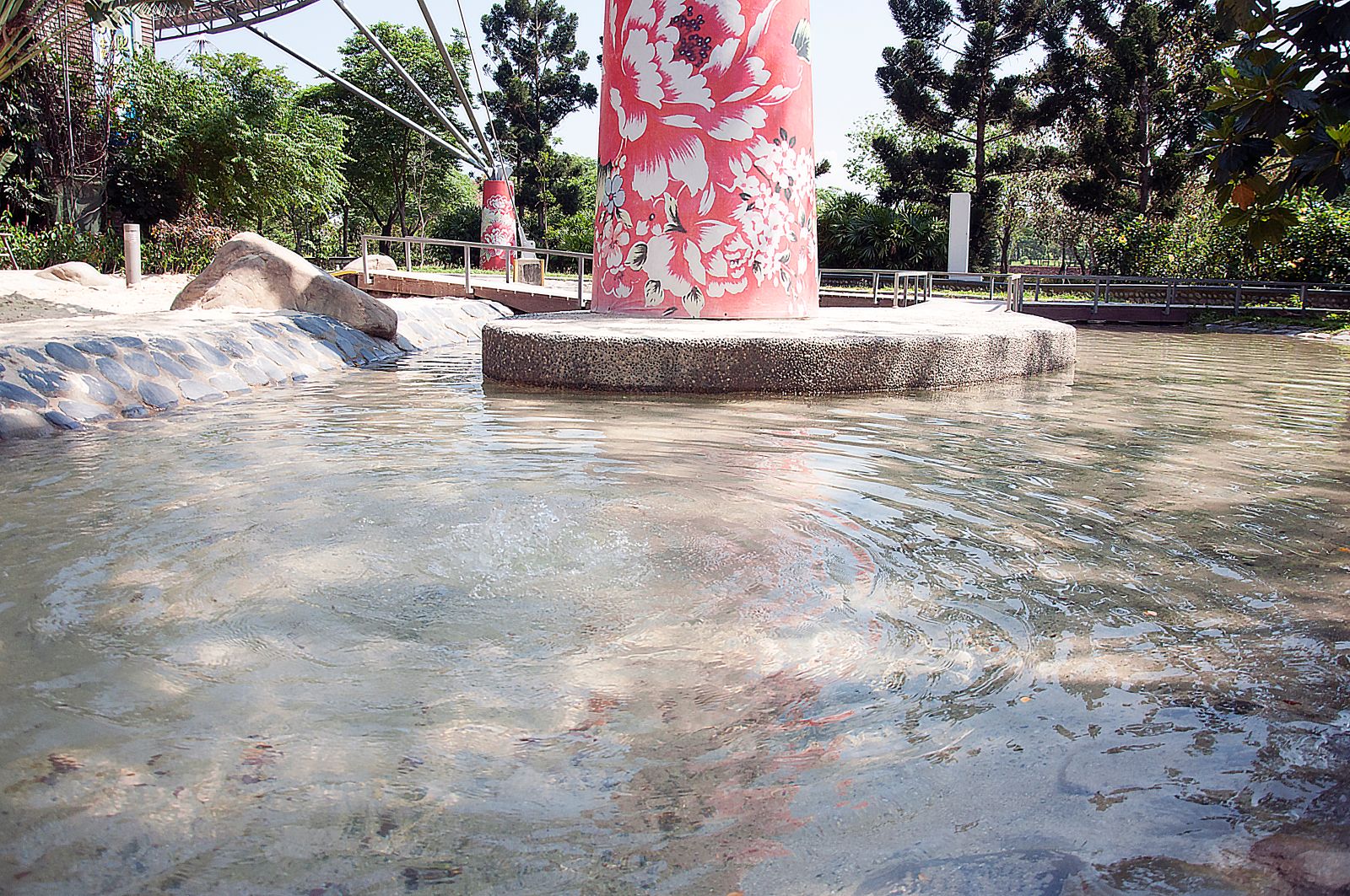 兒童遊戲場沙坑區水池噴泉側拍 兒童遊戲場沙坑區水池噴泉側拍