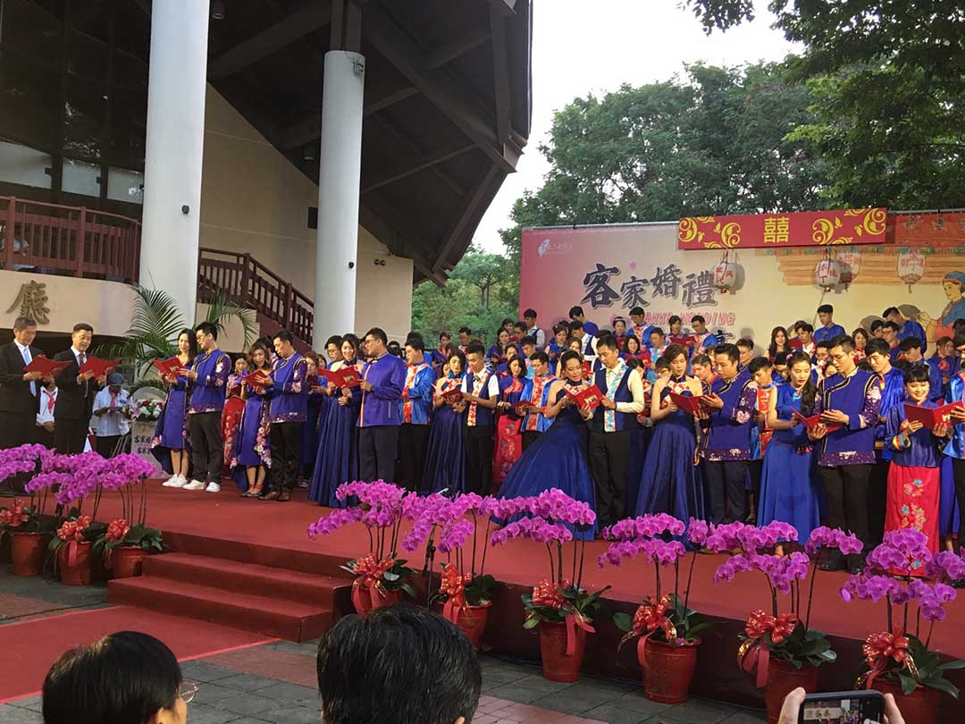 Together with Kaohsiung City Deputy Mayor Chen Hsiung-wen (陳雄文), HAC Minister Lee officiated the ceremony and delivered a congratulatory speech. 