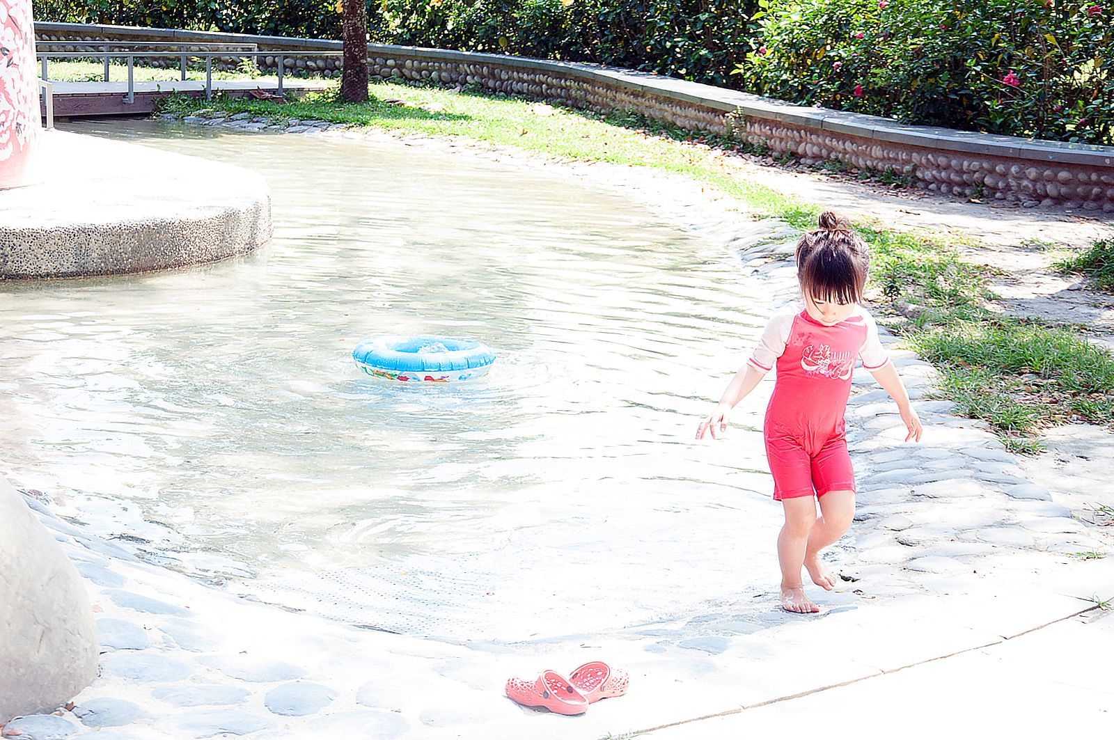 兒童遊戲場沙坑區小朋友戲水特寫 兒童遊戲場沙坑區小朋友戲水特寫